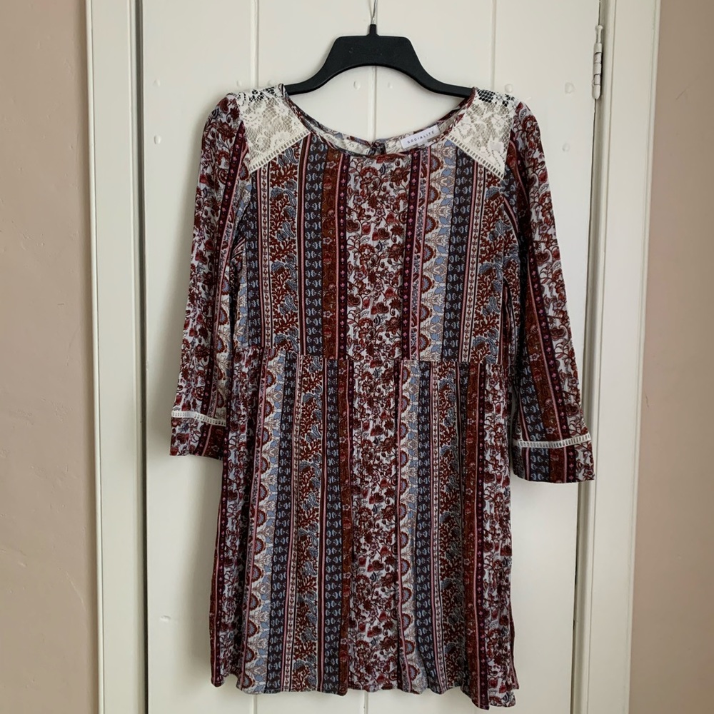 socialite print dress lace detail